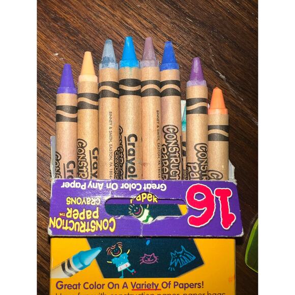 Vintage Crayola Crayons 16 Count Box Construction Paper 1998. - Picture 4 of 4
